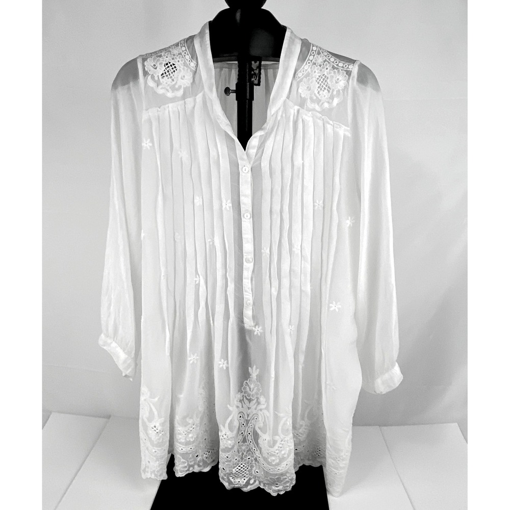 Johnny Was Long Sleeve Shirt Womens M White Embroidered Tunic Rayon Pleated Fine